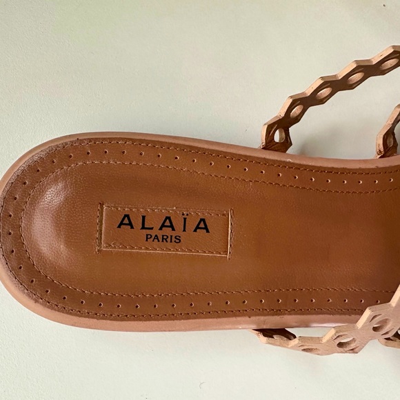 Alaia Size 39 Flats Sandals Leather Laser Cut Nude Beige - Picture 6 of 9
